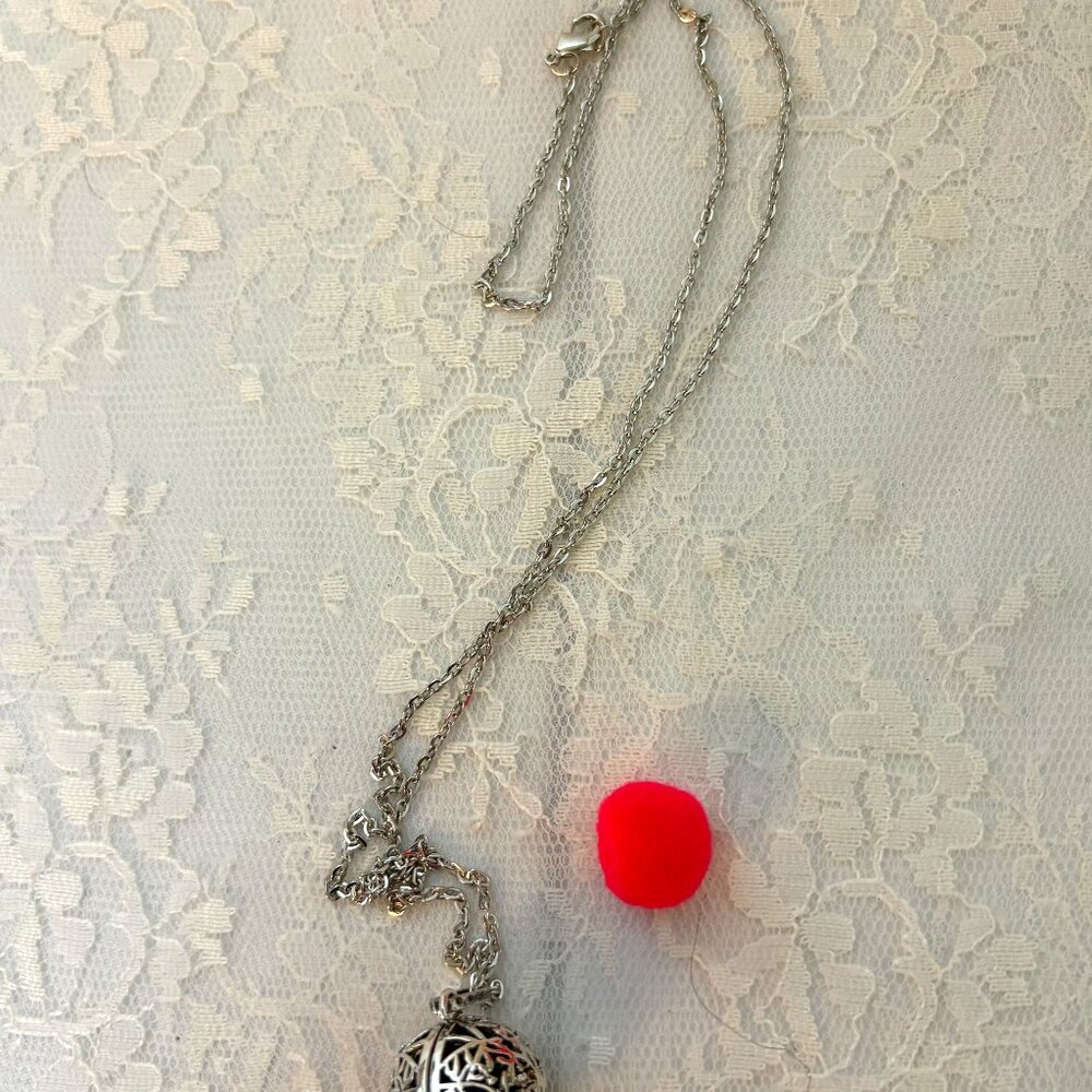 Essential Oils Pendant Locket (Hot Pink Insert) - Picture 2 of 4